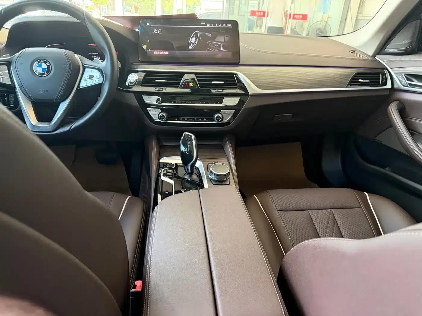 2022 BMW 5 Series 530Li Leading Edition M Sport Package — миниатюра 9