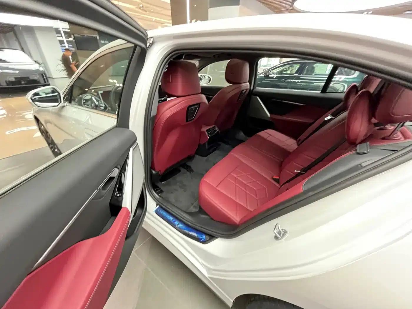 2026 BMW 5 Series 525Li M Sport Package — миниатюра 6