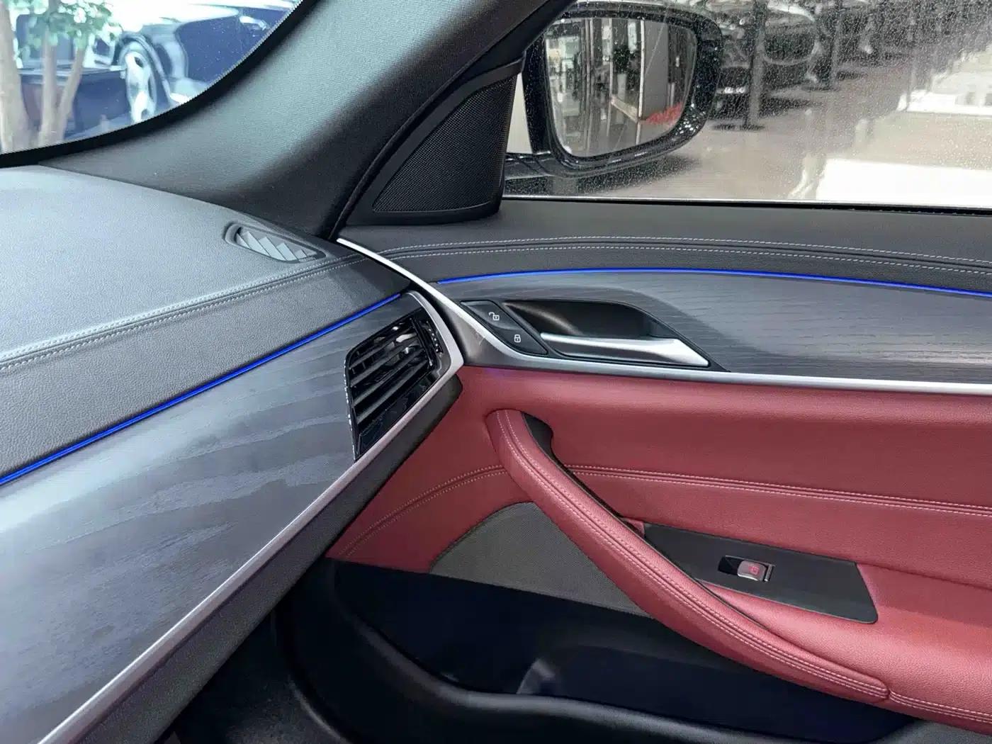 2021 BMW 5 Series 530Li Leading Edition M Sport Package — миниатюра 3
