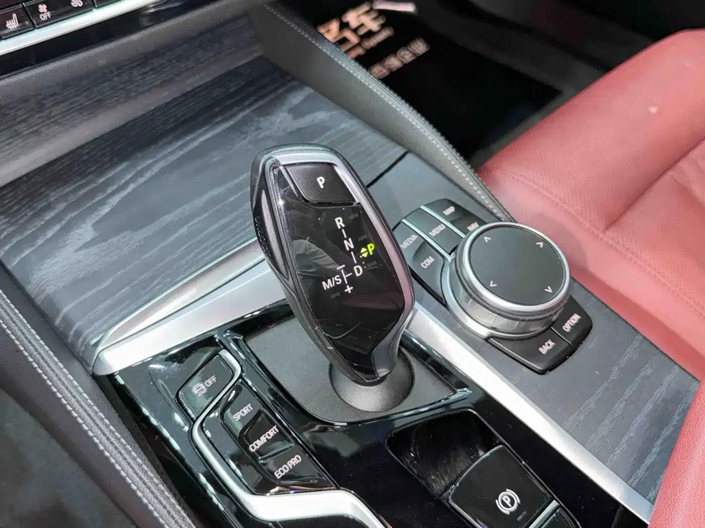 2021 BMW 5 Series 530Li Leading Edition M Sport Package — миниатюра 6
