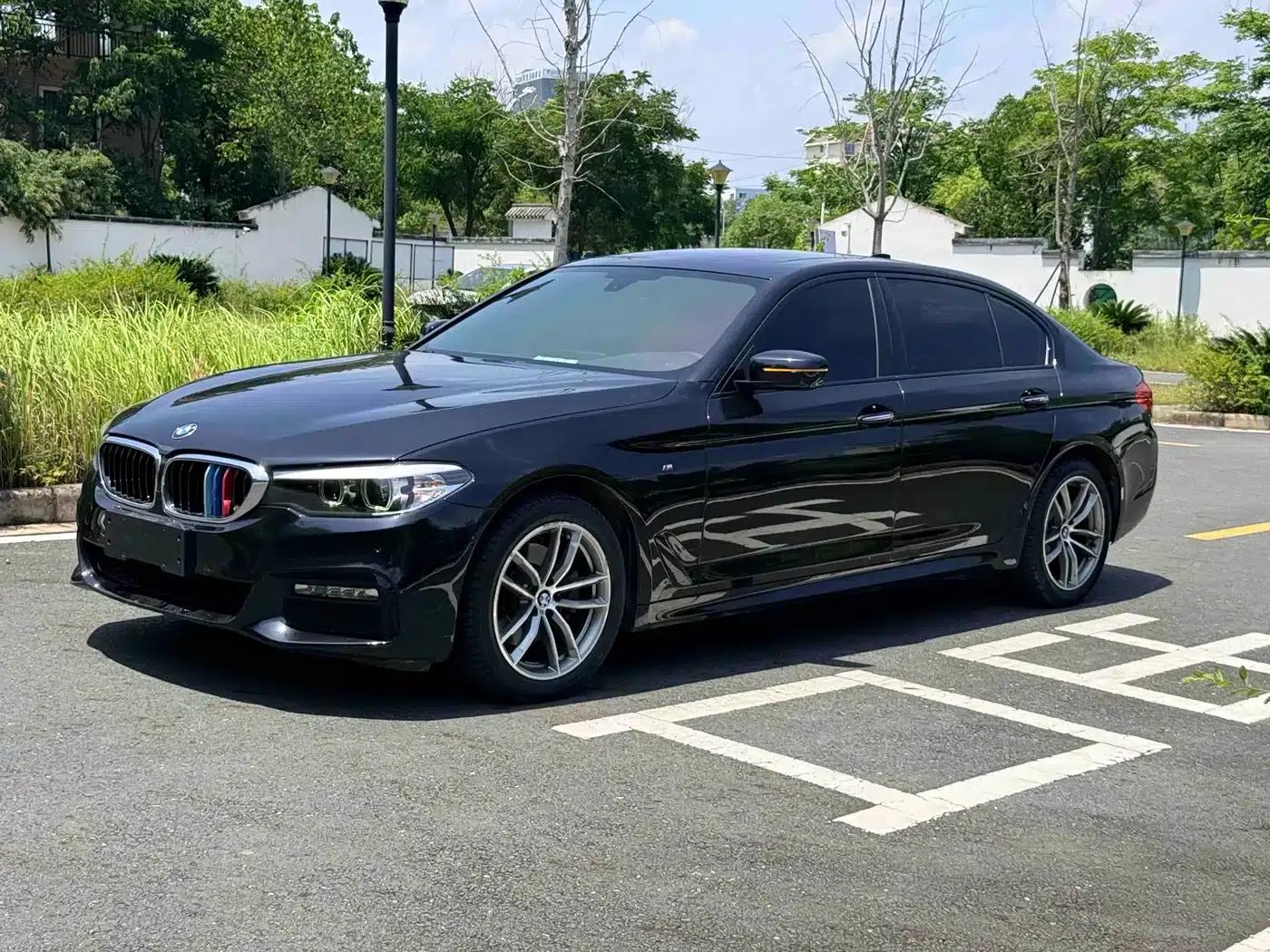 2018 BMW 5 Series 525Li M Sport Package — миниатюра 1
