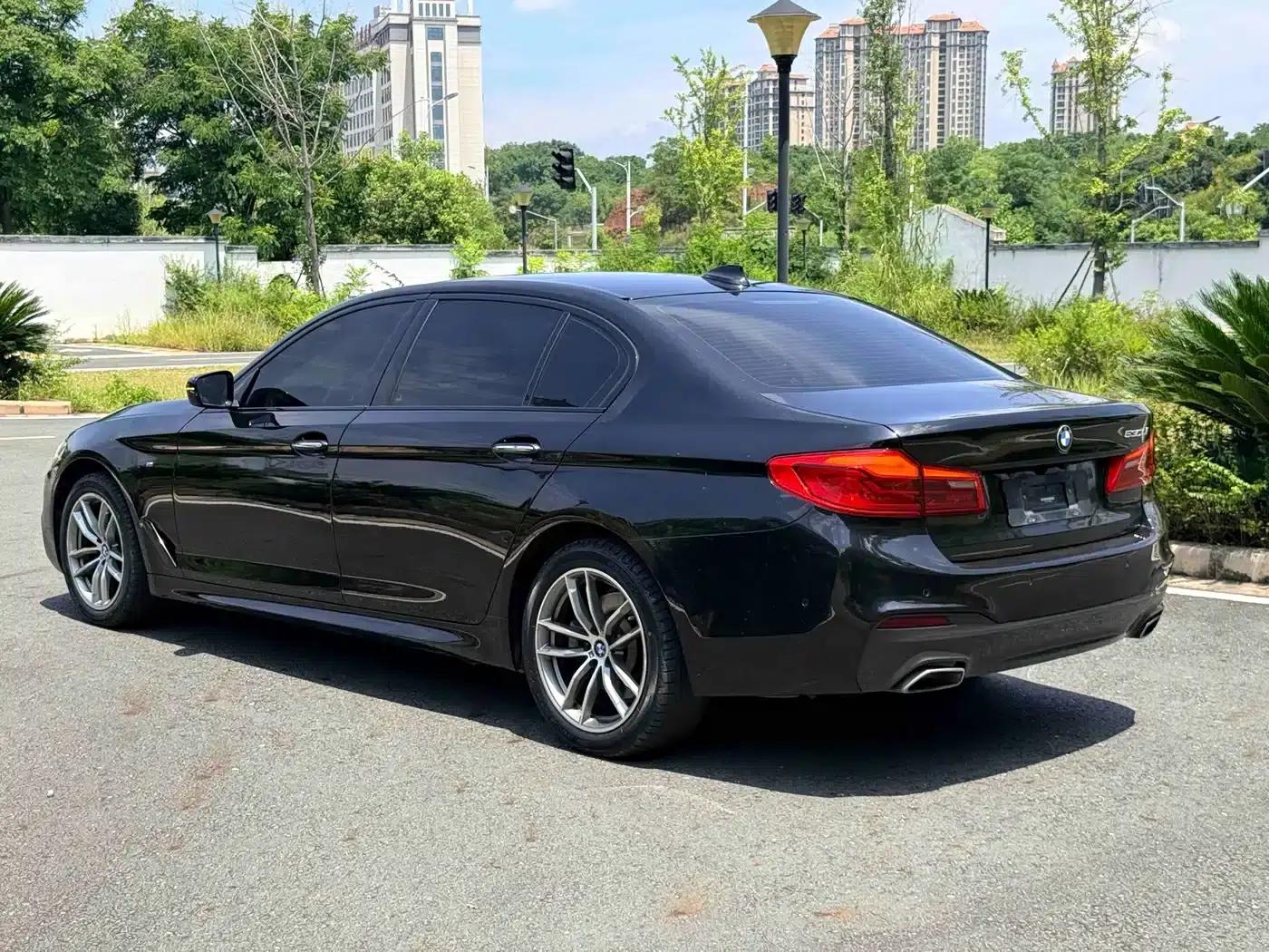 2018 BMW 5 Series 525Li M Sport Package — миниатюра 7
