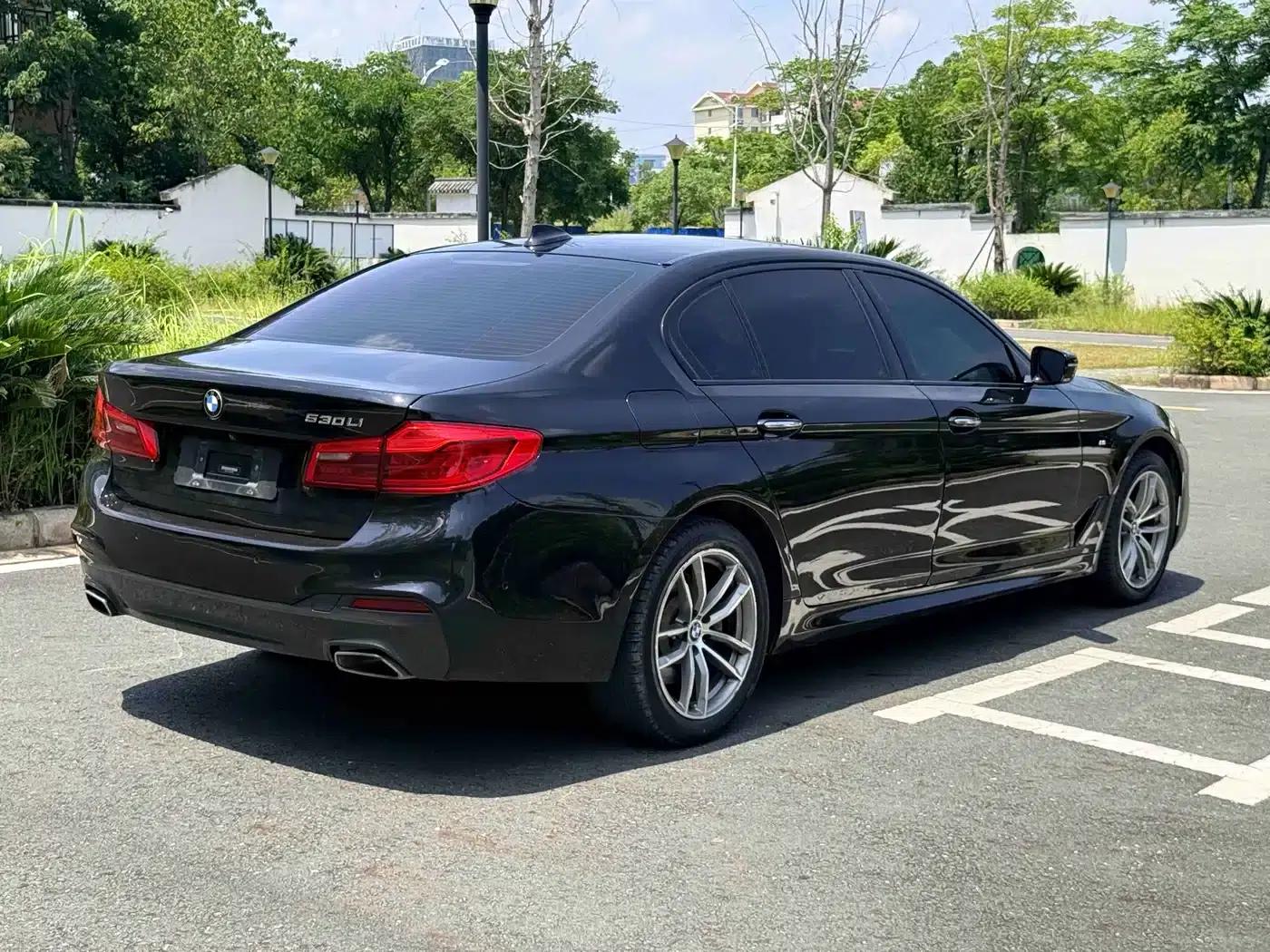 2018 BMW 5 Series 525Li M Sport Package — миниатюра 9