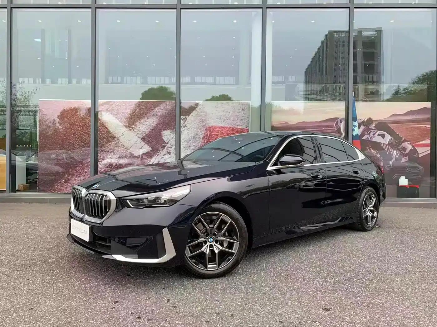 2024 BMW 5 Series 530Li Leading Luxury Package — миниатюра 1