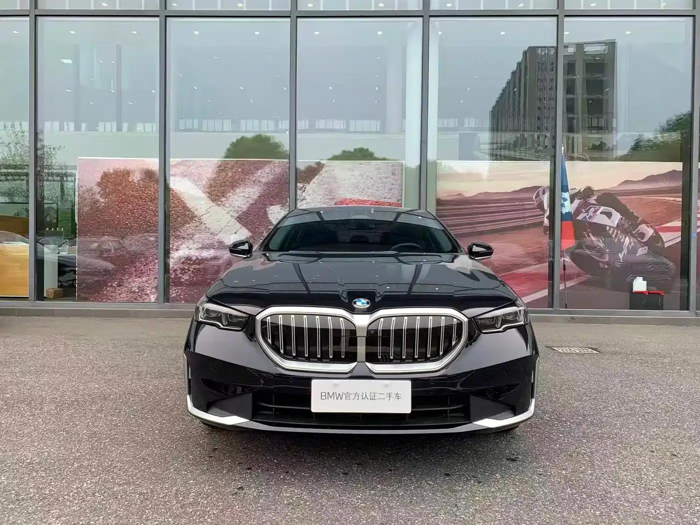 2024 BMW 5 Series 530Li Leading Luxury Package — миниатюра 2