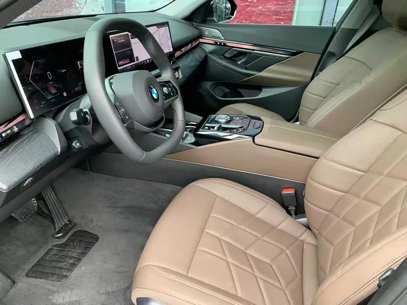 2024 BMW 5 Series 530Li Leading Luxury Package — миниатюра 11