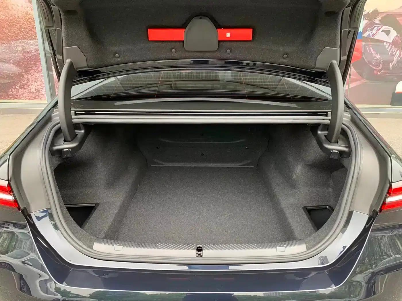 2024 BMW 5 Series 530Li Leading Luxury Package — миниатюра 13