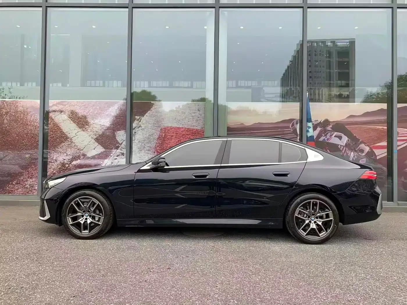 2024 BMW 5 Series 530Li Leading Luxury Package — миниатюра 5