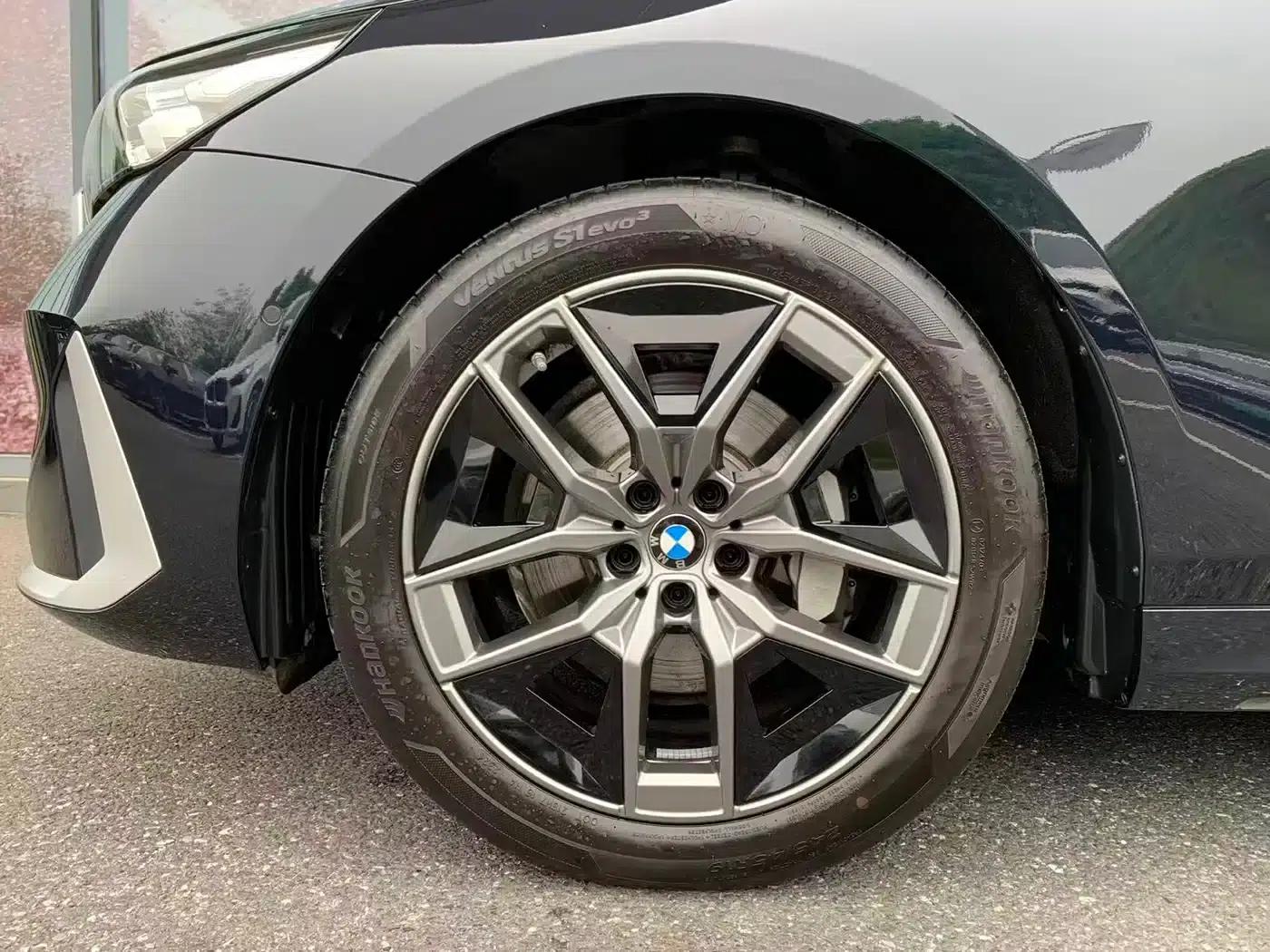 2024 BMW 5 Series 530Li Leading Luxury Package — миниатюра 6