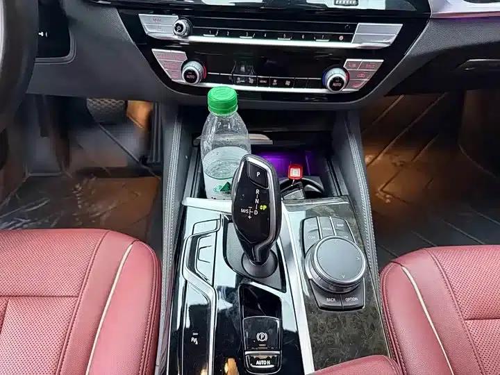 2021 BMW 5 Series 525Li M Sport Package — миниатюра 12