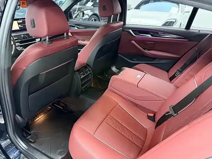 2021 BMW 5 Series 525Li M Sport Package — миниатюра 10