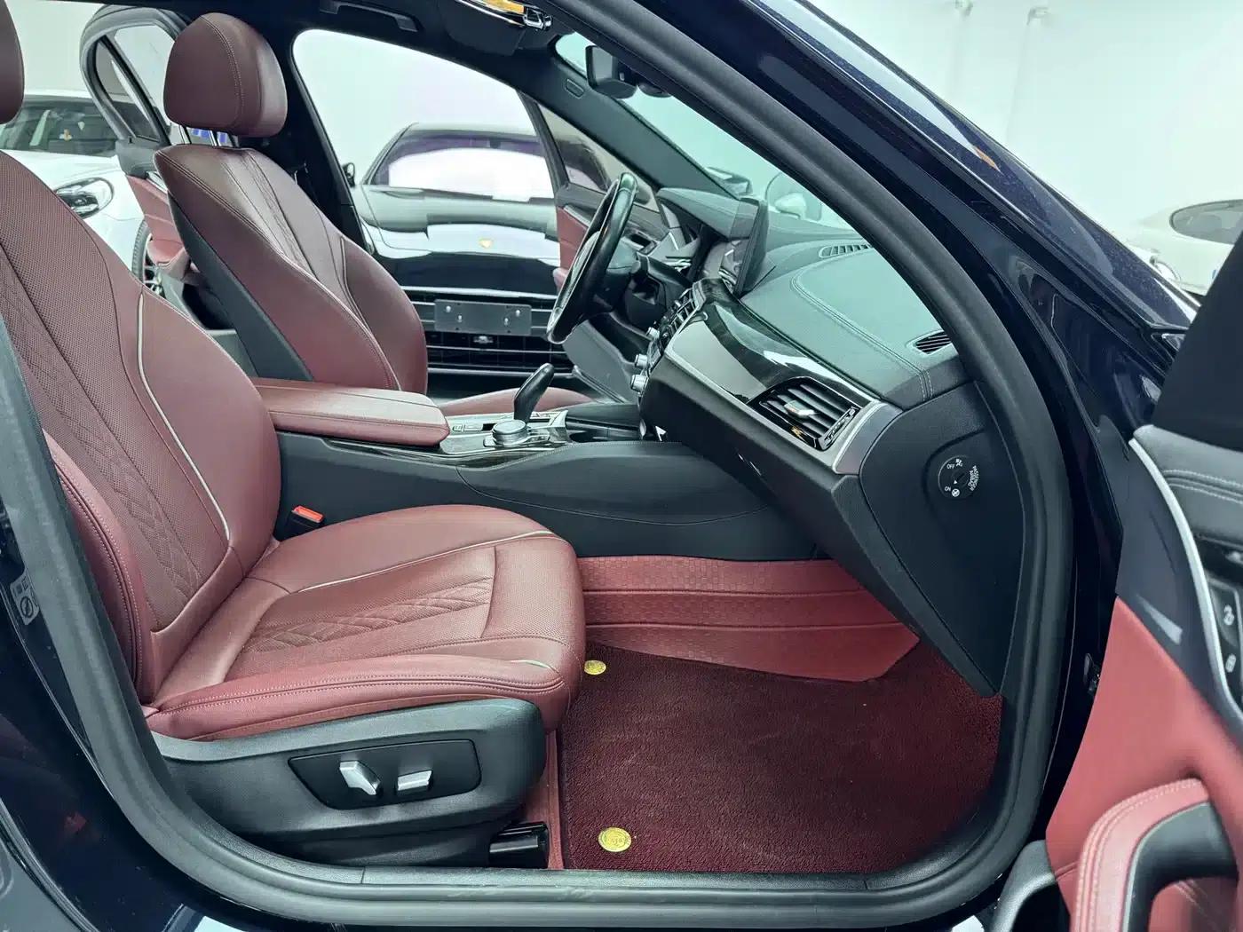 2021 BMW 5 Series 525Li M Sport Package — миниатюра 7