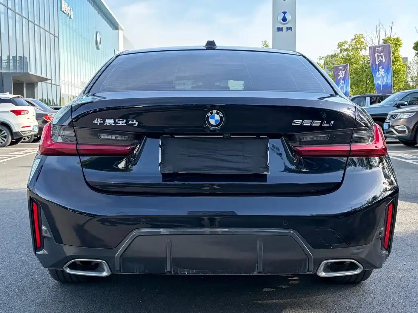 2022 BMW 5 Series 525Li M Sport Package — миниатюра 16