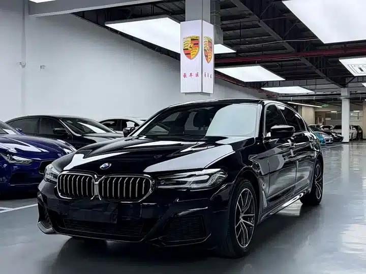 2021 BMW 5 Series 525Li M Sport Package — миниатюра 1