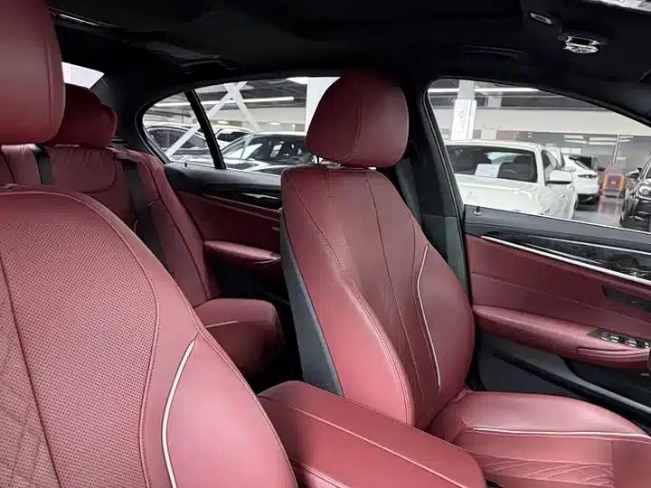 2021 BMW 5 Series 525Li M Sport Package — миниатюра 14