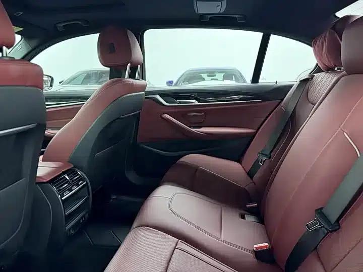 2021 BMW 5 Series 525Li M Sport Package — миниатюра 7