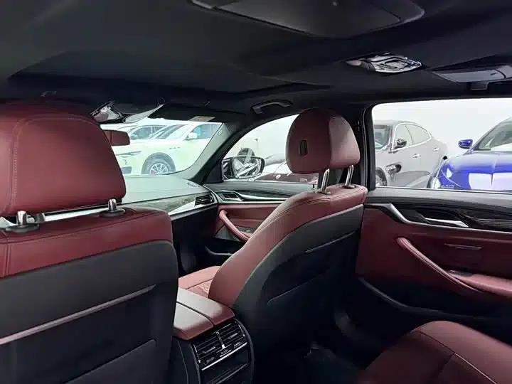 2021 BMW 5 Series 525Li M Sport Package — миниатюра 8