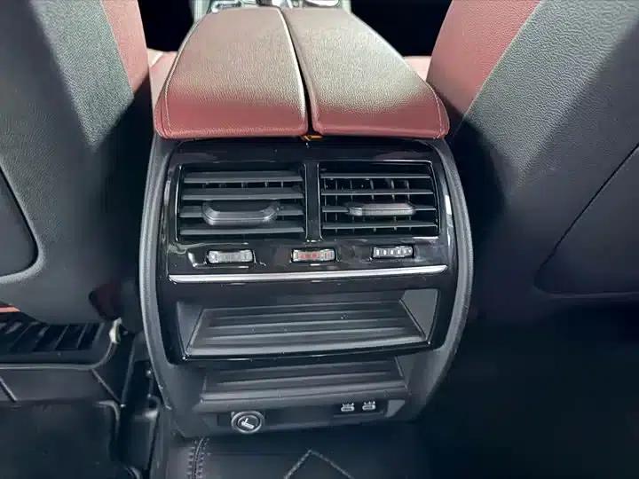 2021 BMW 5 Series 525Li M Sport Package — миниатюра 9