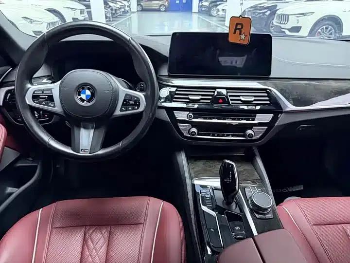 2021 BMW 5 Series 525Li M Sport Package — миниатюра 10