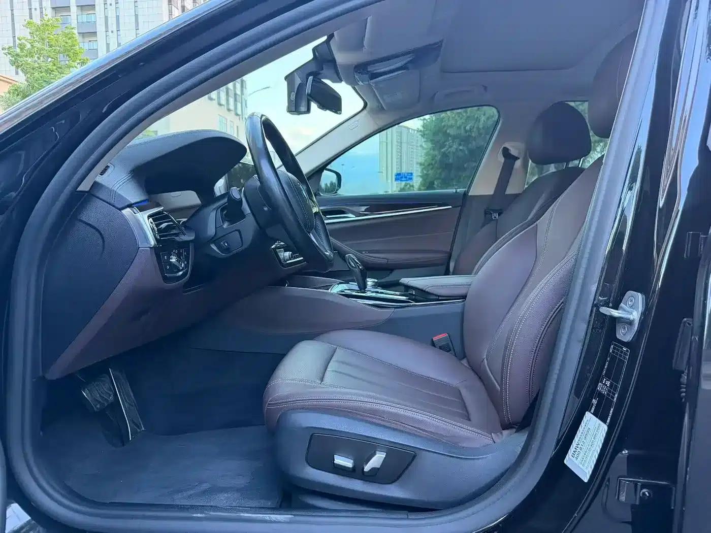 2019 BMW 5 Series 525Li Luxury Package — миниатюра 4