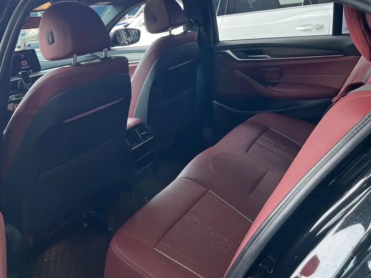 2022 BMW 5 Series 530Li Leading Edition M Sport Package — миниатюра 11