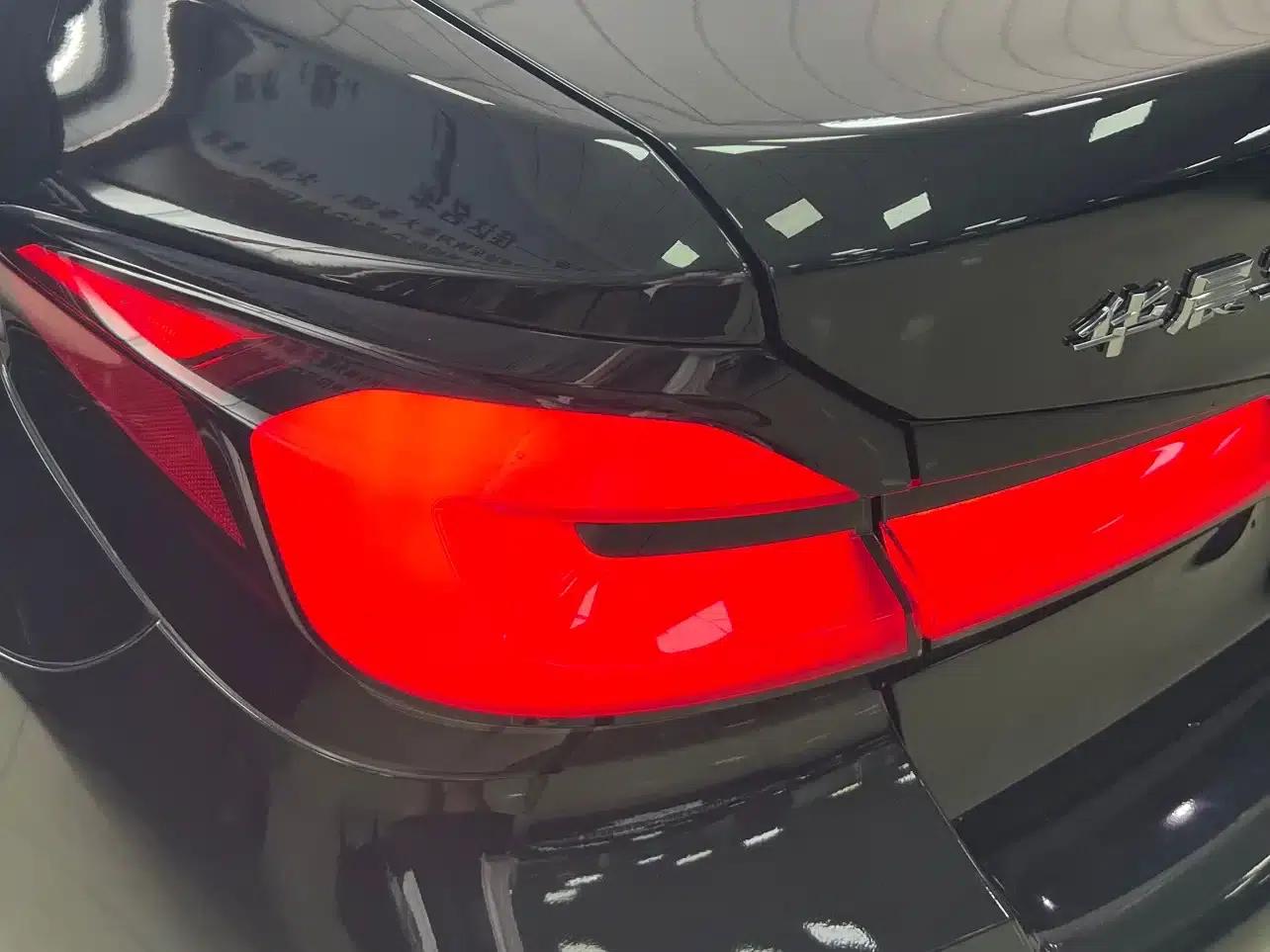 2022 BMW 5 Series 530Li Leading Edition M Sport Package — миниатюра 9