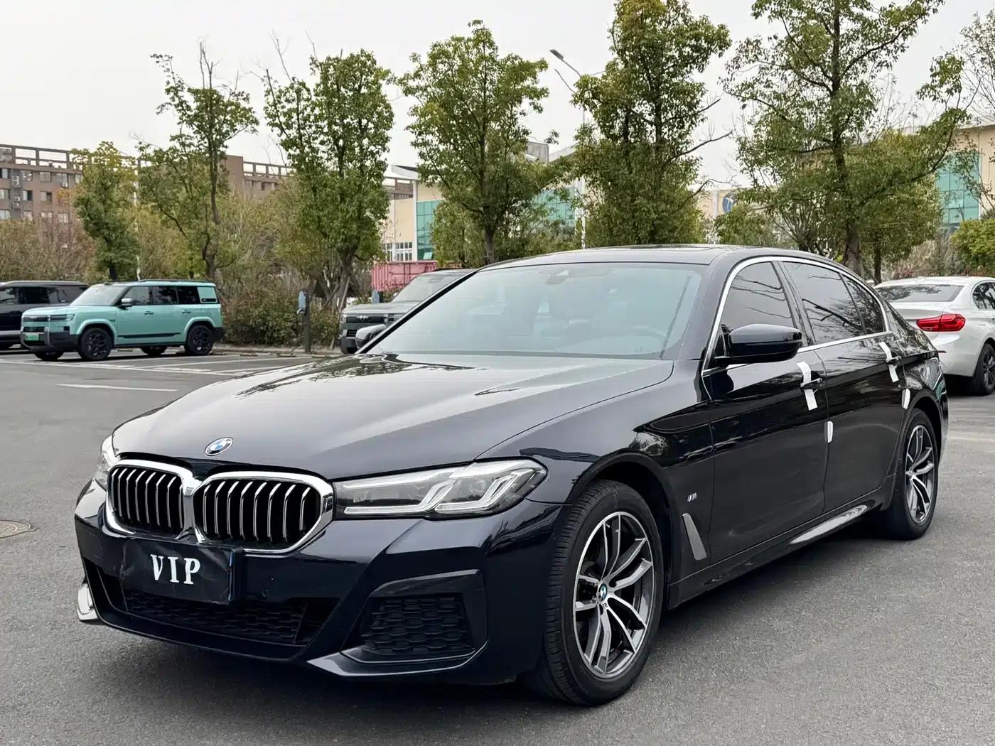 2021 BMW 5 Series 525Li M Sport Package — миниатюра 1