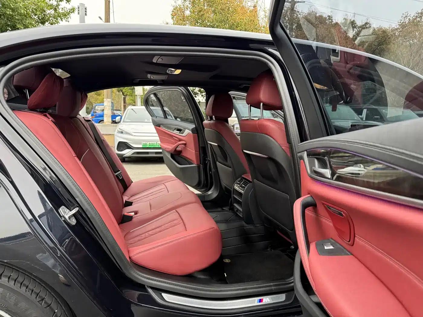 2021 BMW 5 Series 525Li M Sport Package — миниатюра 13