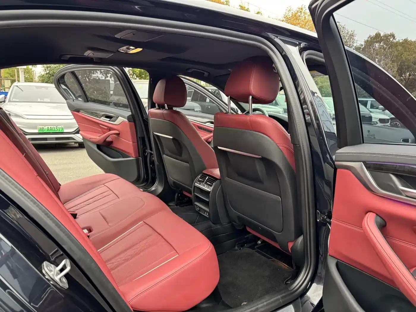 2021 BMW 5 Series 525Li M Sport Package — миниатюра 14