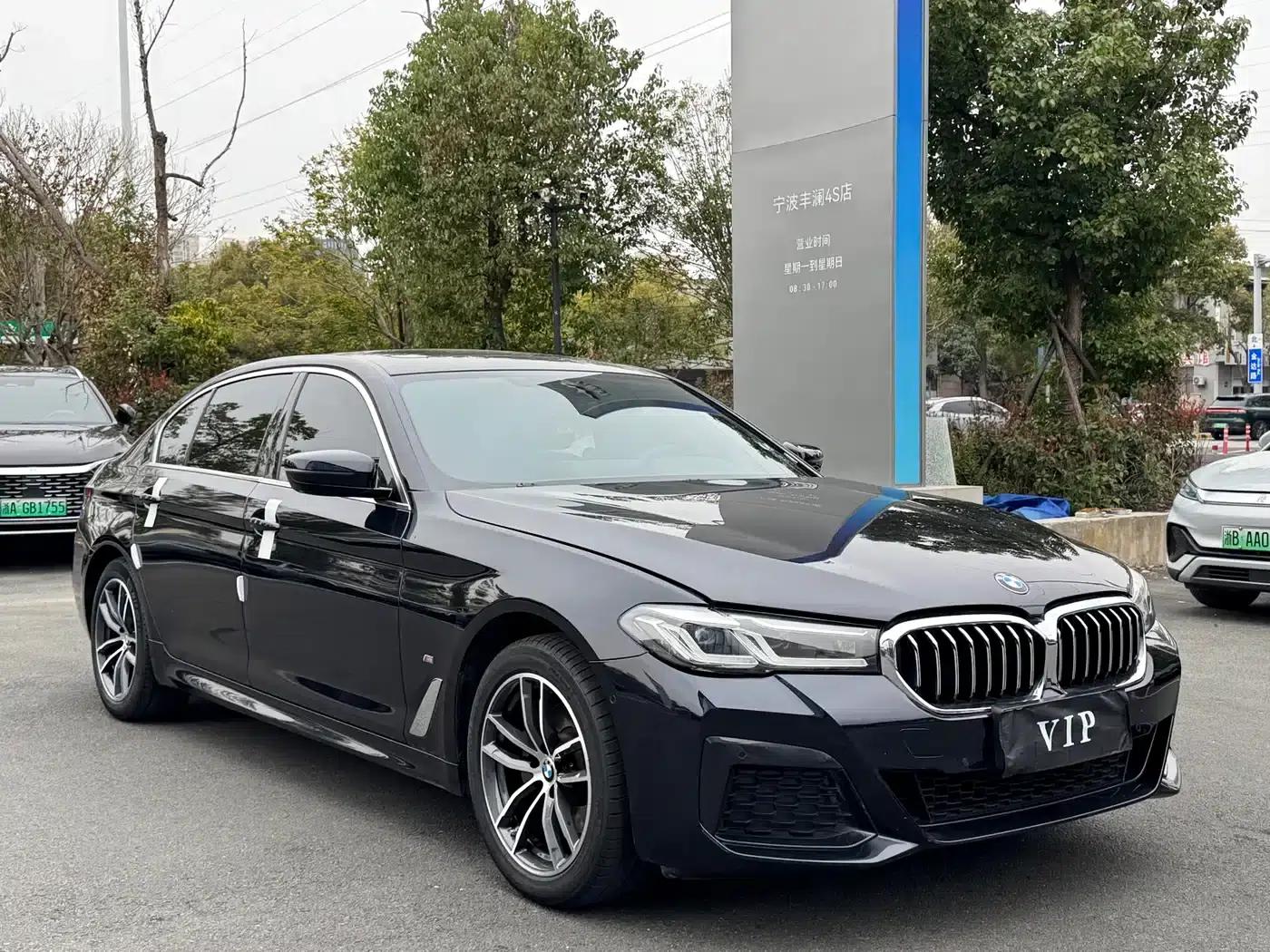2021 BMW 5 Series 525Li M Sport Package — миниатюра 3