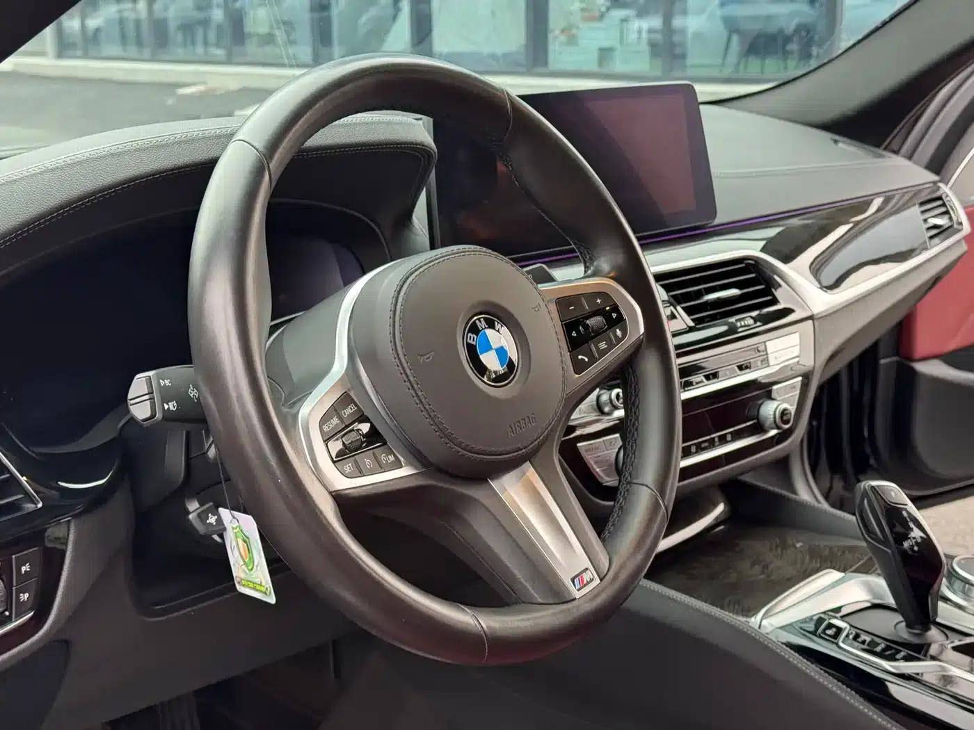 2021 BMW 5 Series 525Li M Sport Package — миниатюра 6