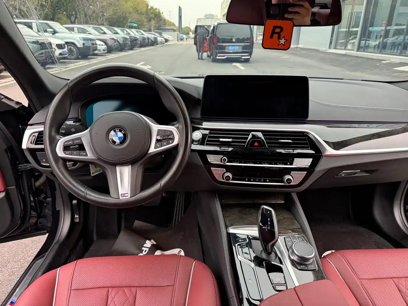 2021 BMW 5 Series 525Li M Sport Package — миниатюра 9