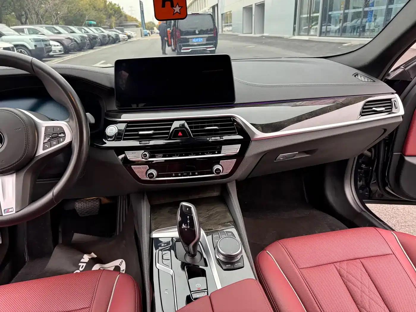 2021 BMW 5 Series 525Li M Sport Package — миниатюра 10
