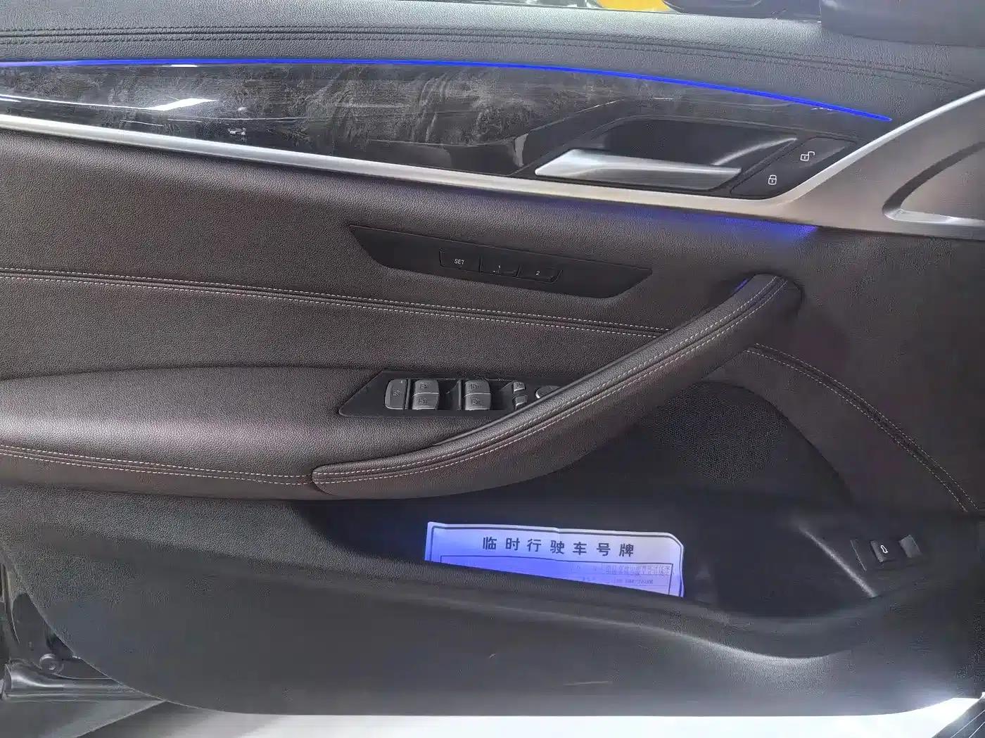 2019 BMW 5 Series 525Li M Sport Package — миниатюра 5