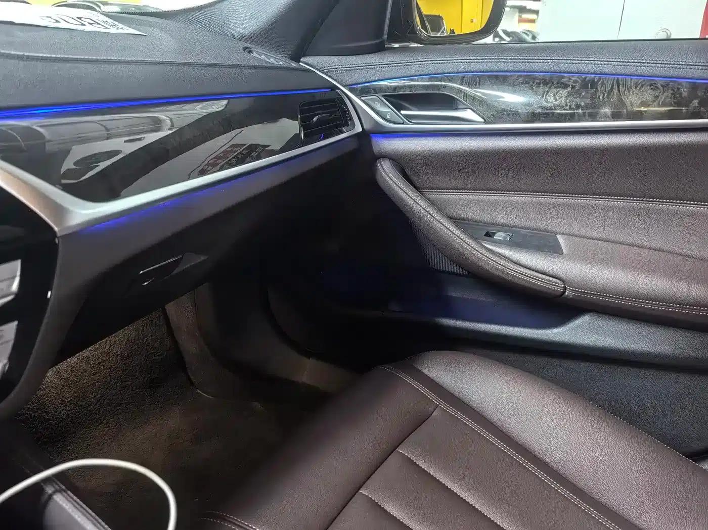 2019 BMW 5 Series 525Li M Sport Package — миниатюра 7