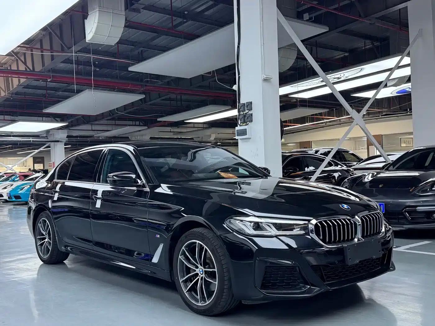 2021 BMW 5 Series 525Li M Sport Package — миниатюра 3