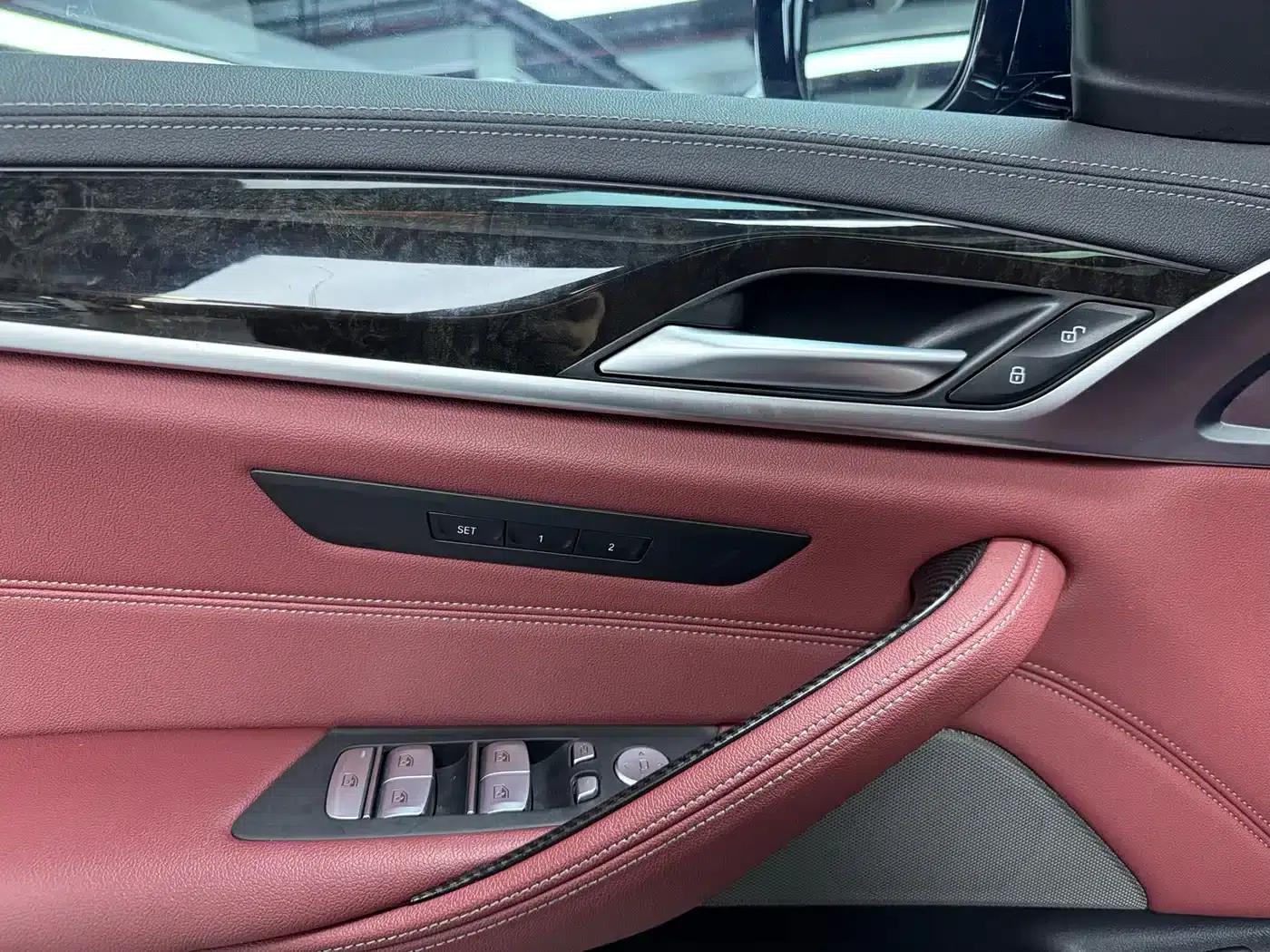 2021 BMW 5 Series 525Li M Sport Package — миниатюра 4