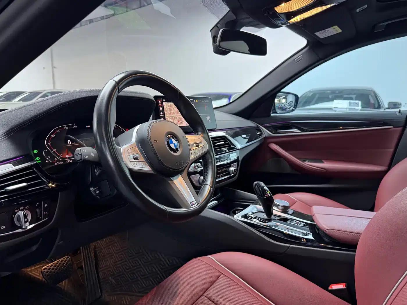 2021 BMW 5 Series 525Li M Sport Package — миниатюра 6