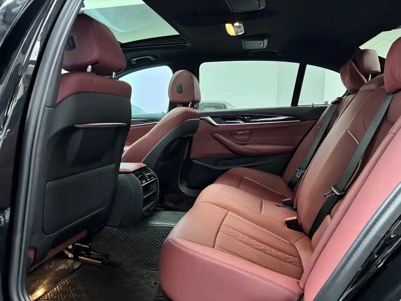 2021 BMW 5 Series 525Li M Sport Package — миниатюра 8