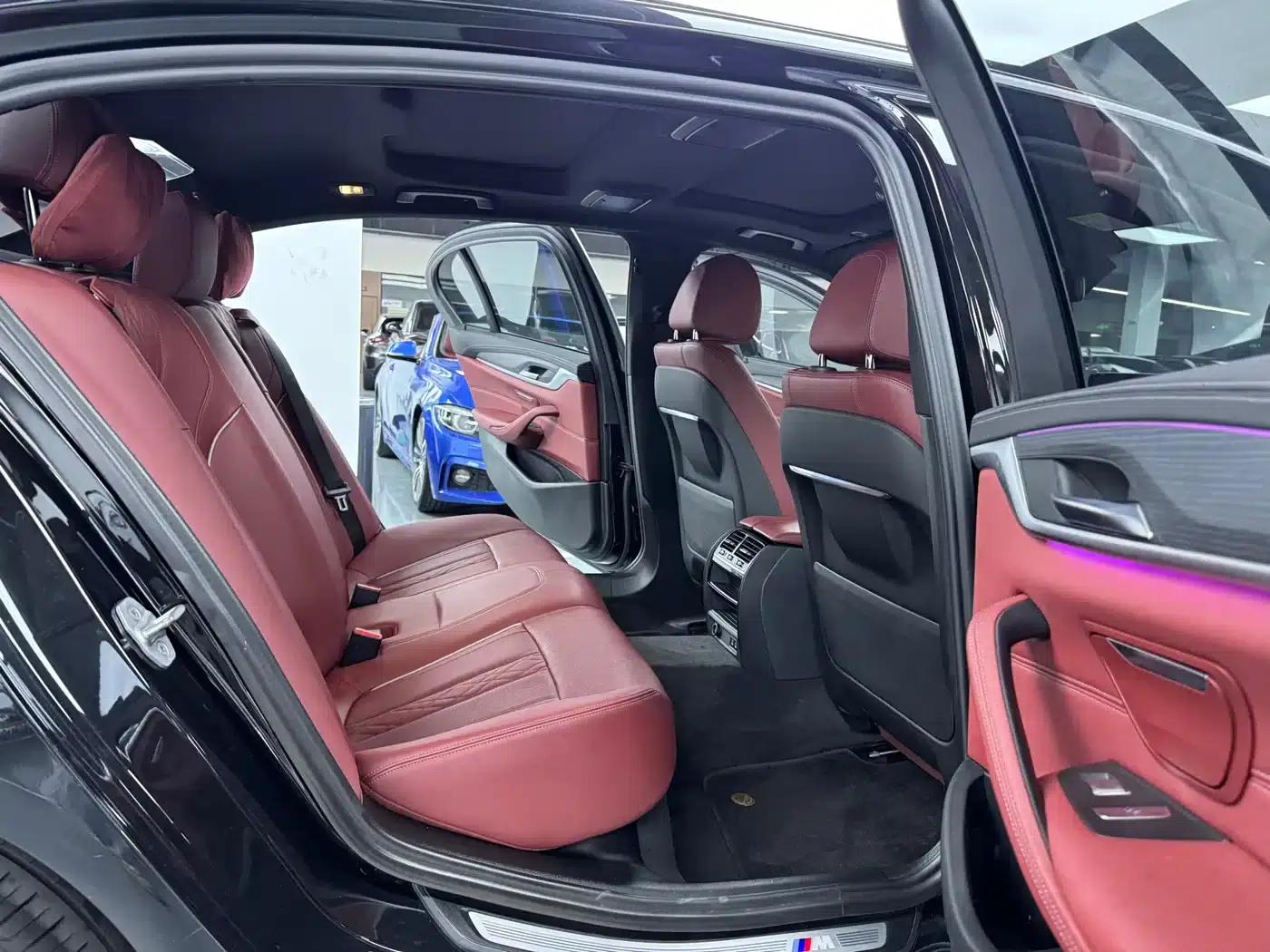 2021 BMW 5 Series 530Li Leading Edition M Sport Package — миниатюра 13