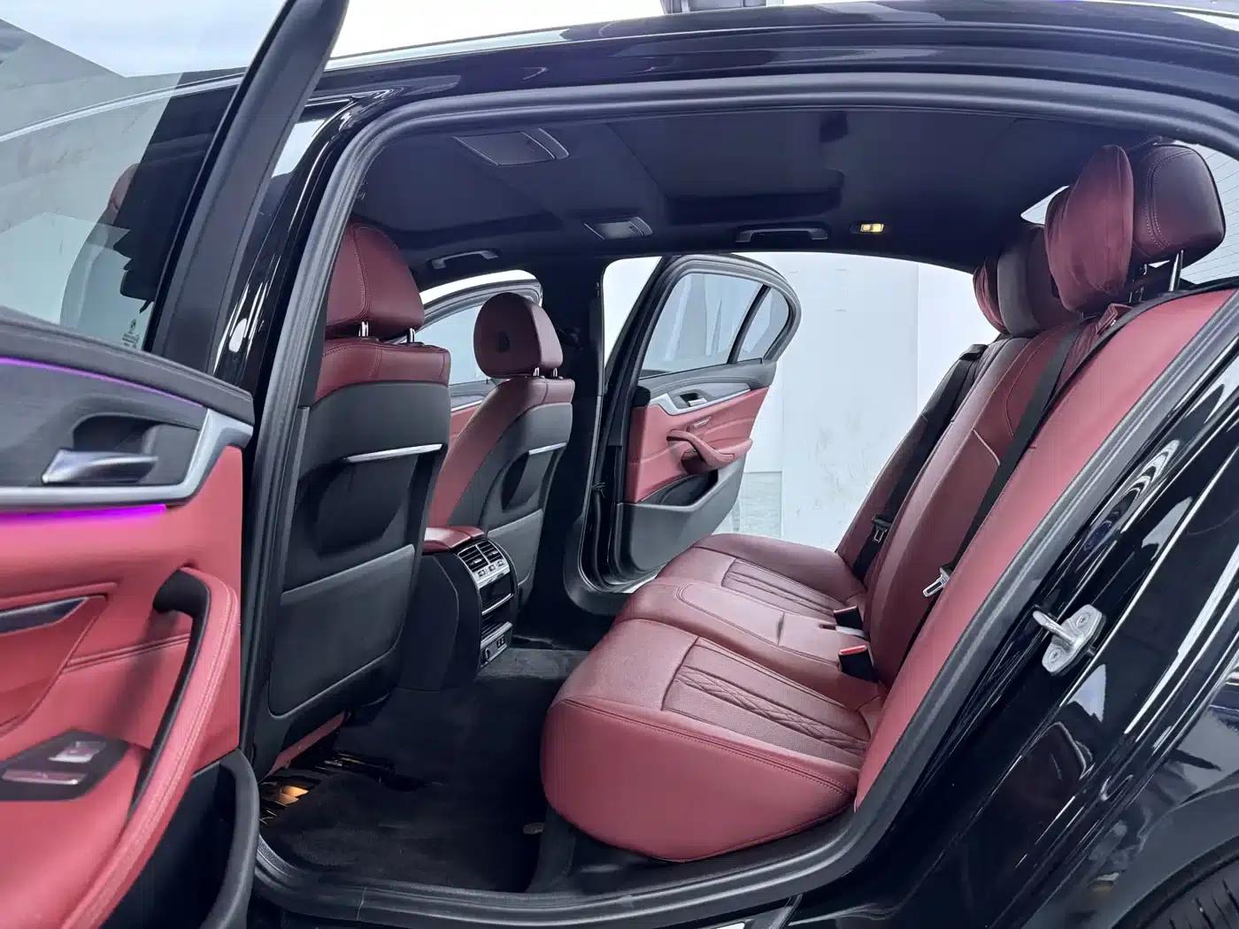 2021 BMW 5 Series 530Li Leading Edition M Sport Package — миниатюра 7