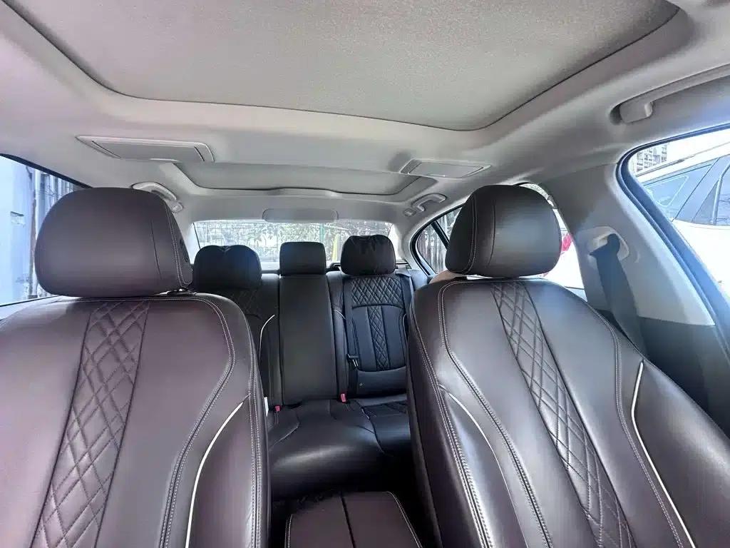 2018 BMW 5 Series 530Li Leading Luxury Package — миниатюра 12