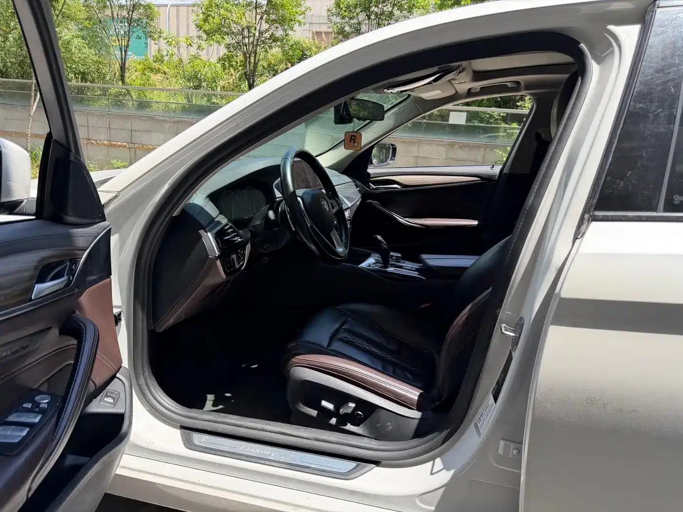 BMW 5 Series 2019 530Li Leading Luxury Package — миниатюра 6