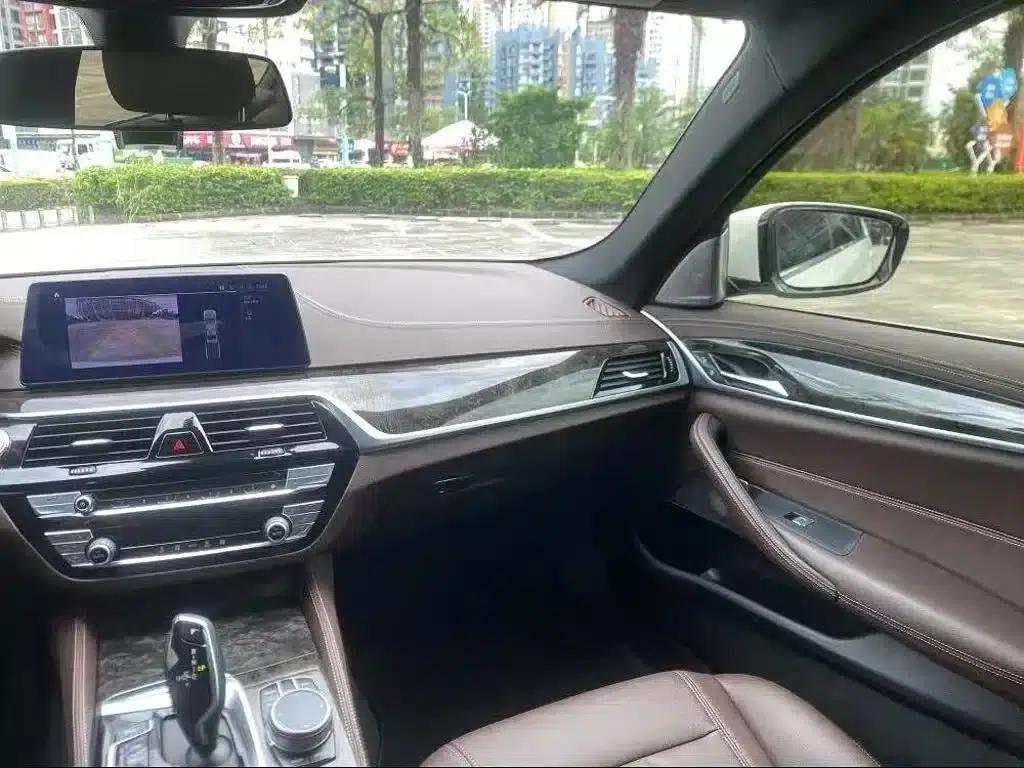 2020 BMW 5 Series 525Li M Sport Package — миниатюра 3