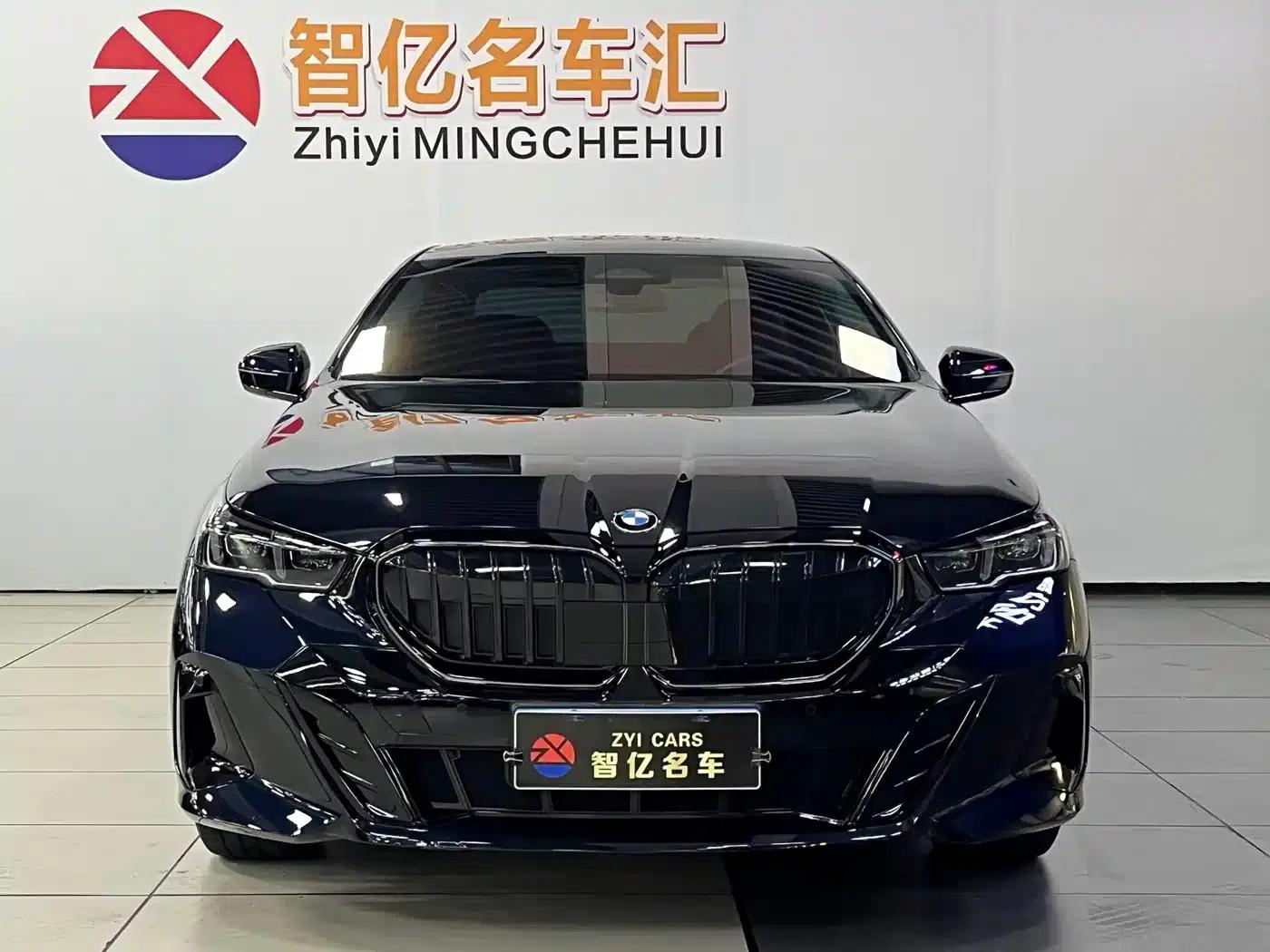 2025 BMW 5 Series 530Li Leading Edition M Sport Package — миниатюра 2