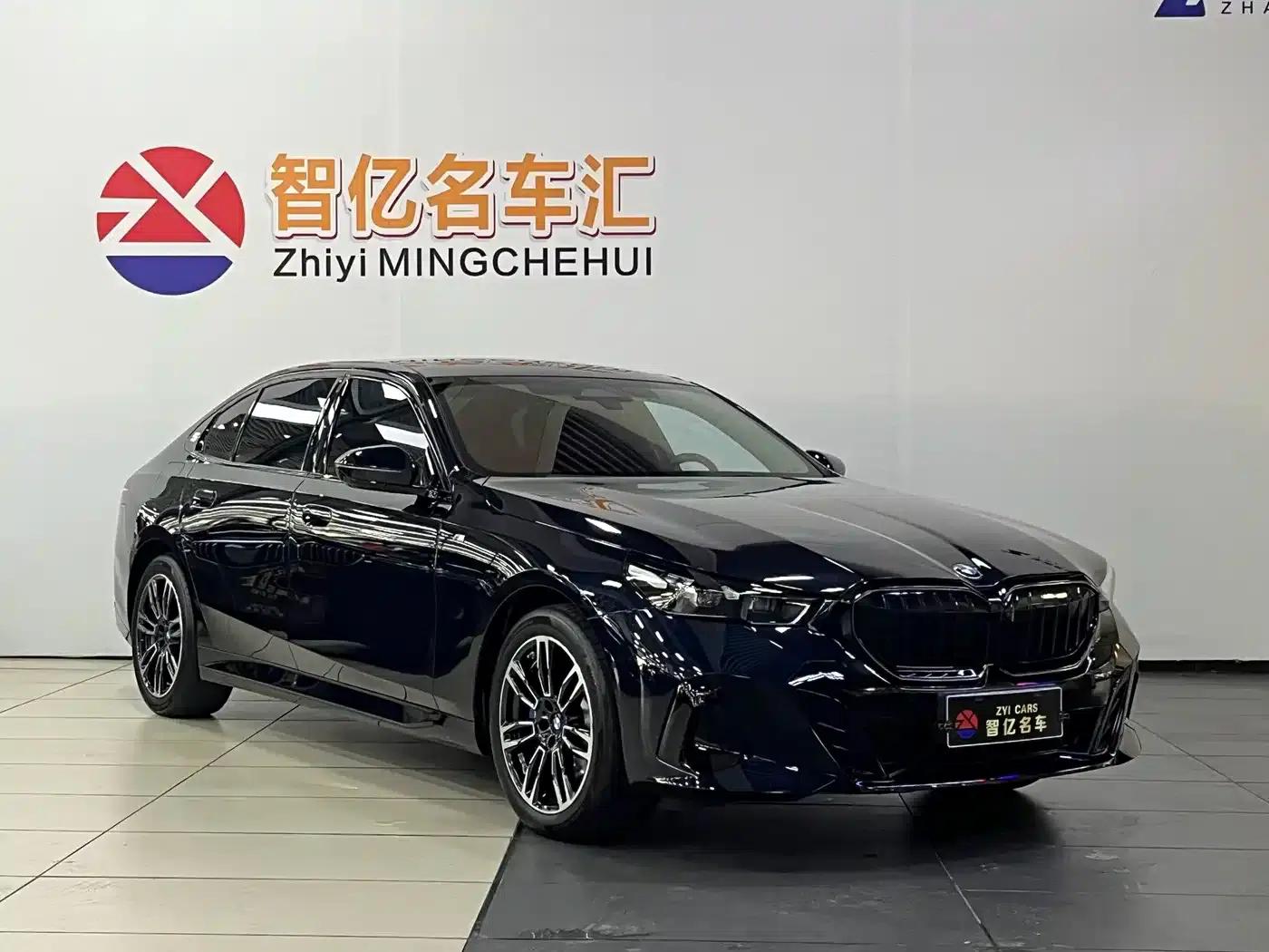 2025 BMW 5 Series 530Li Leading Edition M Sport Package — миниатюра 3