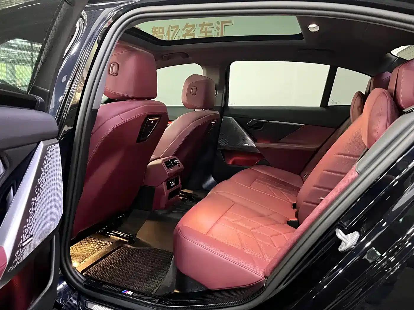 2025 BMW 5 Series 530Li Leading Edition M Sport Package — миниатюра 8