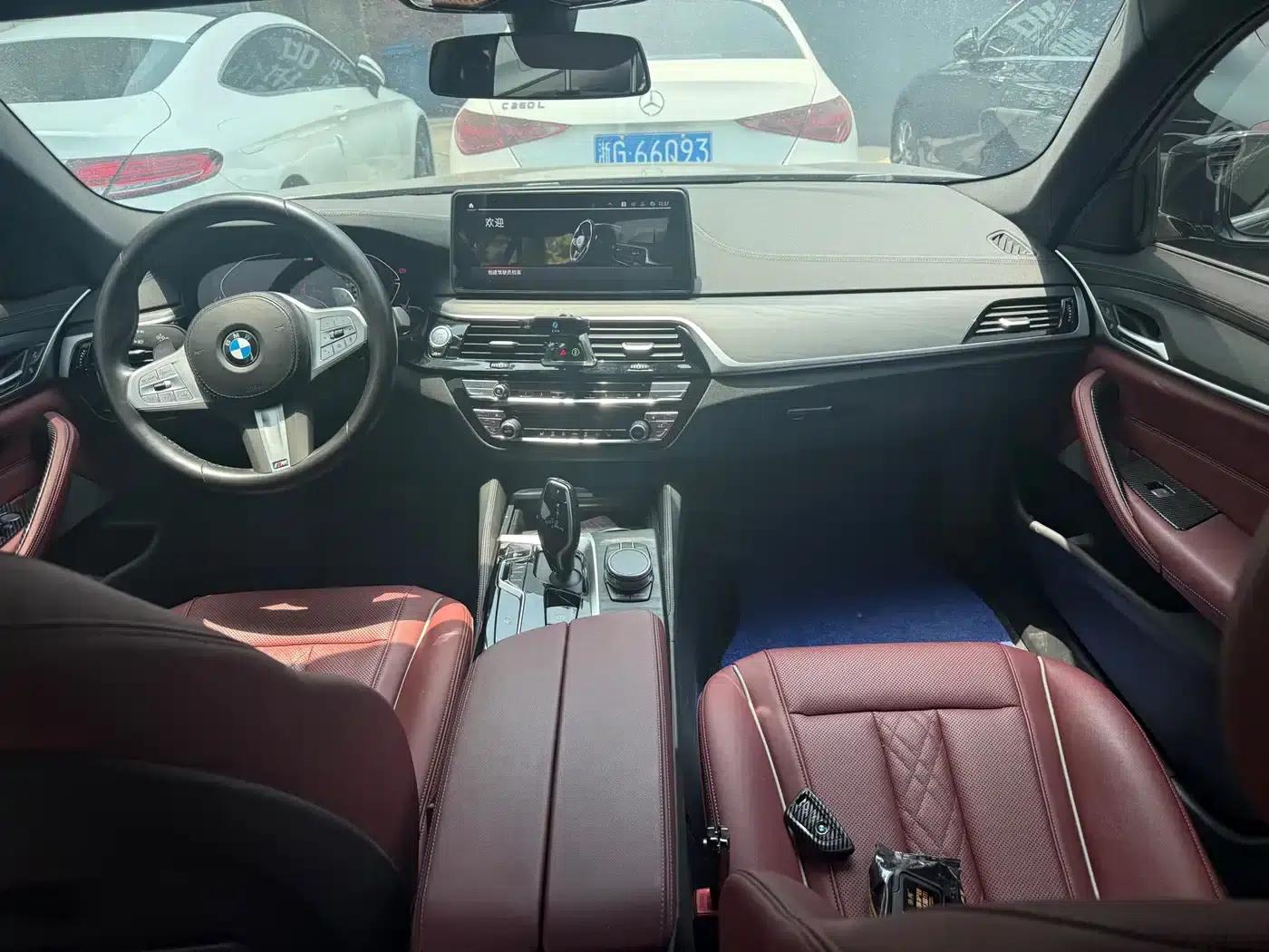 2023 BMW 5 Series 530Li Leading Edition M Sport Package — миниатюра 4