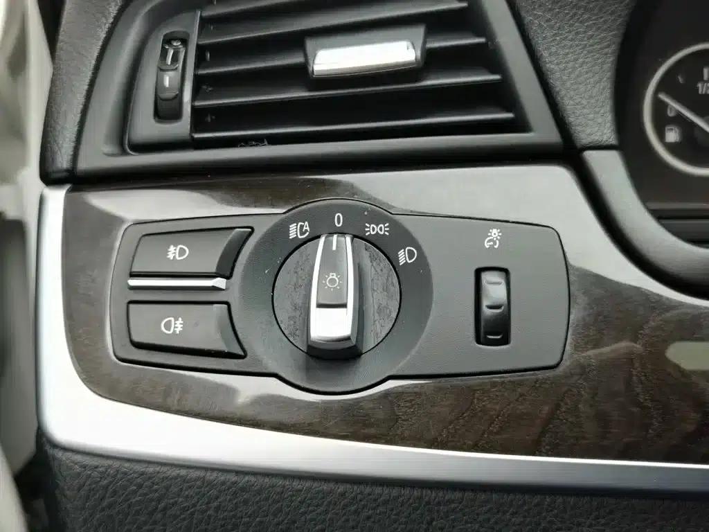 BMW 5 Series 2012 523Li Luxury — миниатюра 21