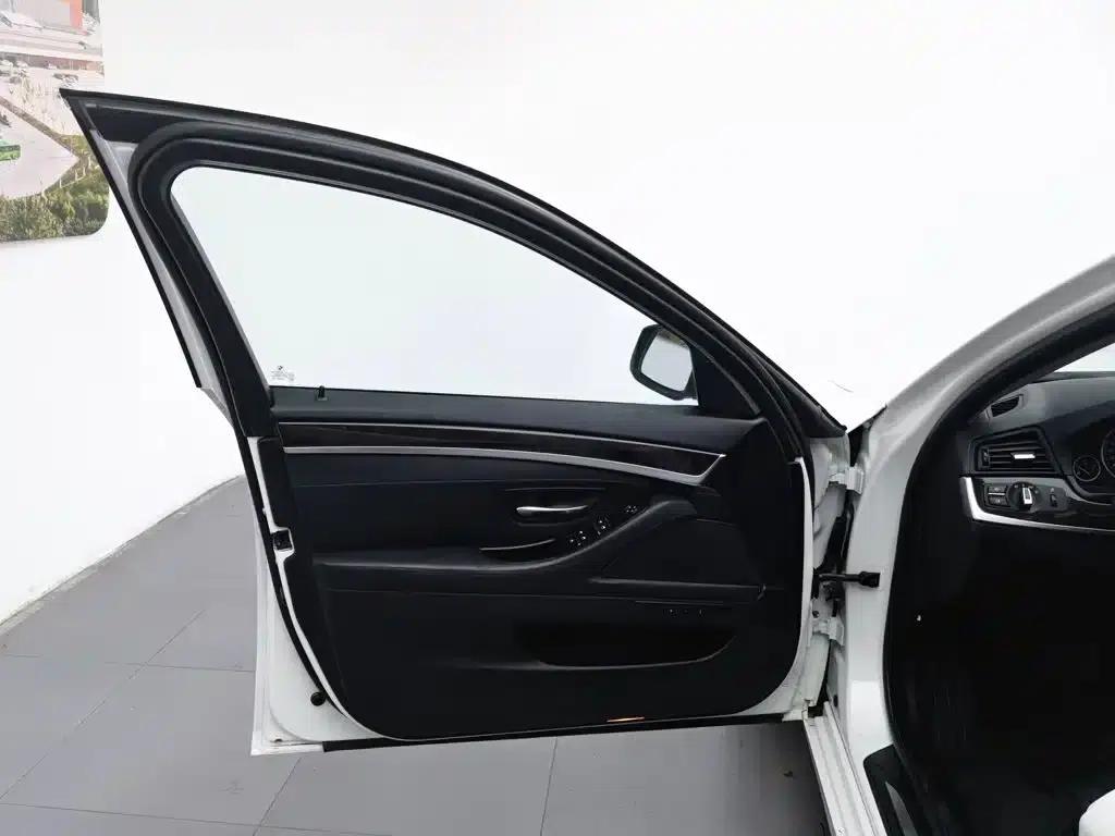 BMW 5 Series 2012 523Li Luxury — миниатюра 8